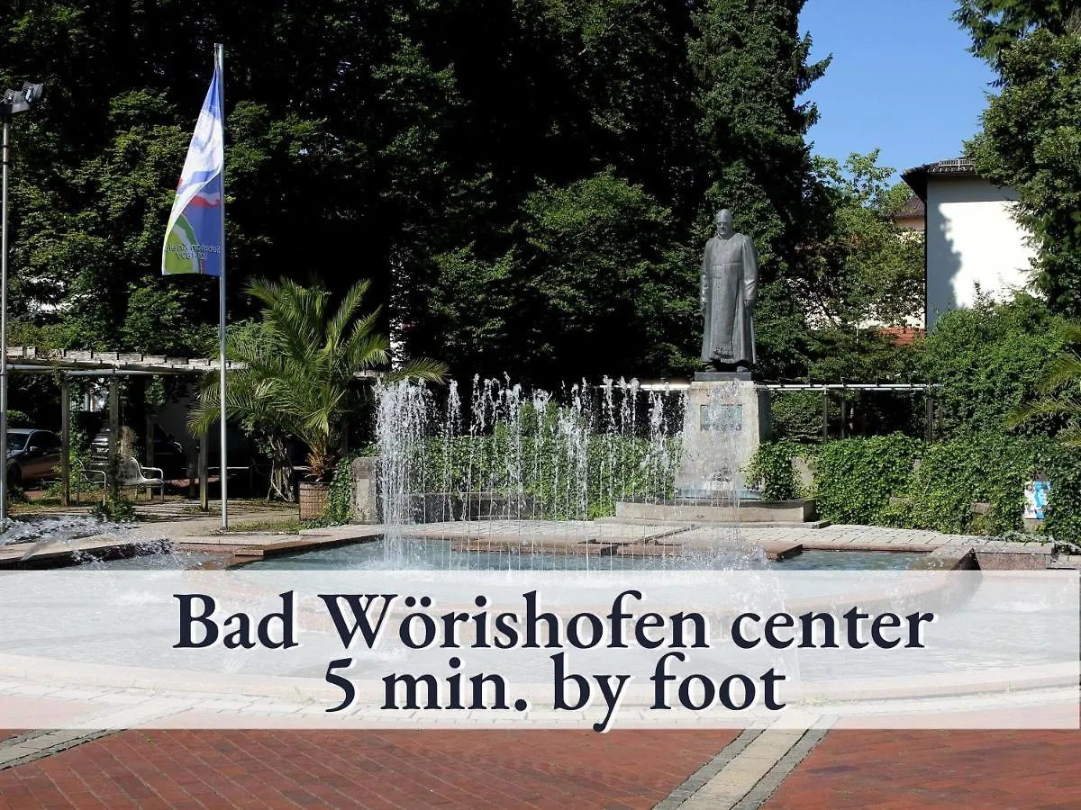 Hallo!-Apartment: Cozy City Center Stay with Sunny Balcony Bad Worishofen